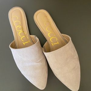 VICI size 6 slide on flats